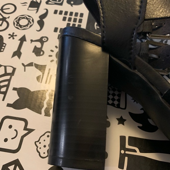 Sandals - Picture 5 of 6